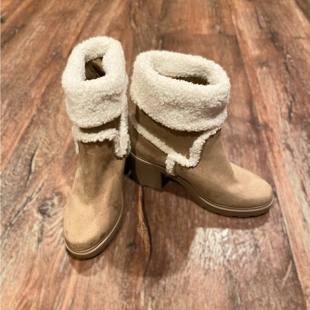 Ellie Trim tan and white women’s size 7 heeled boots, like new